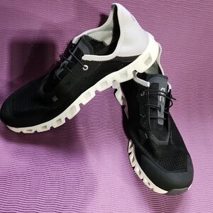 On Cloud Coast Shoes (Kick-down heals, Lightweight.